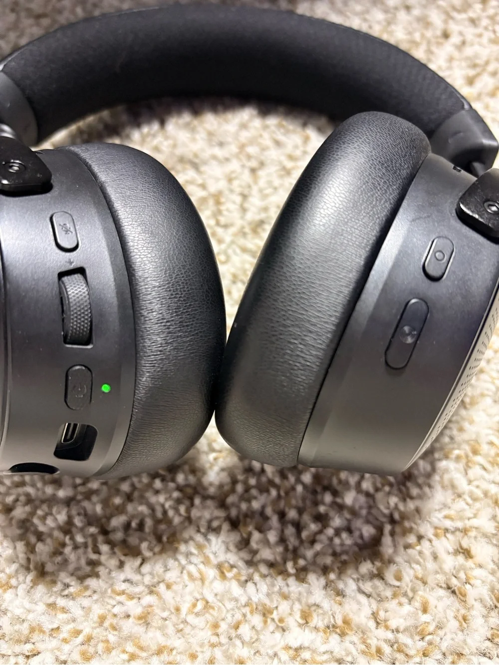 Razer Kraken V4 Pro Gaming Headset, Black, RGB, OLED Dock